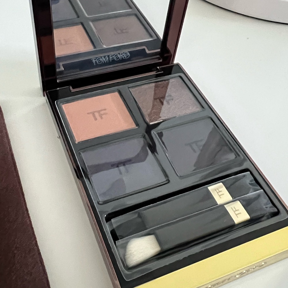 Tom Ford Eye Color Quad Crème in Shade Iconic Smoke - Picture 5 of 8
